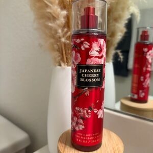 Bath & Body Works Japanese Cherry Blossom Body Mist - Bold Red